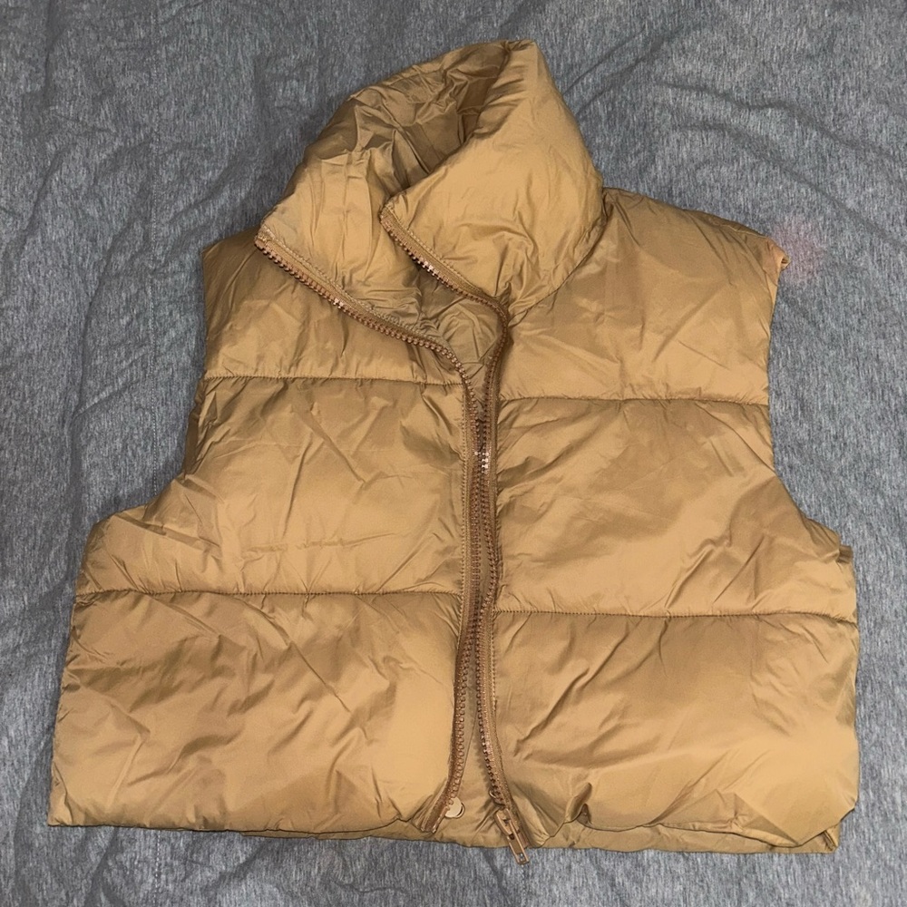 Cropped puffer vest